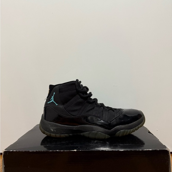 Jordan Men's Black and Teal Sneakers